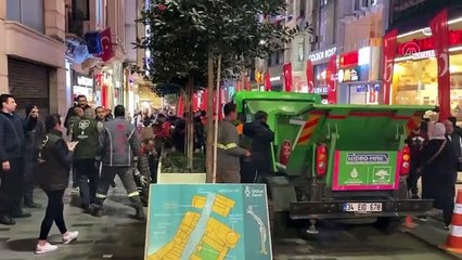 İstiklal Caddesi'ndeki ağaç ve beton saksılar kaldırıldı