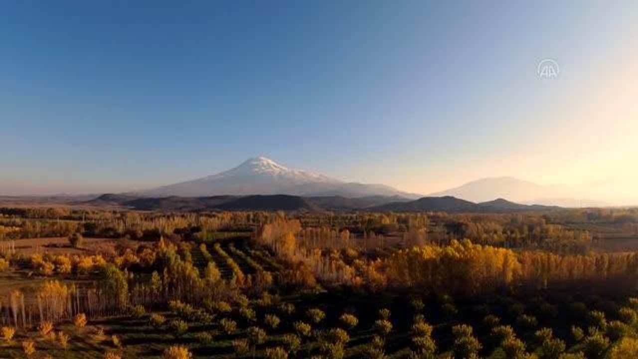 İrem Bağları'nda sonbahar renkleri FPV dron ile görüntülendi
