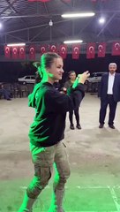 Kiz muhteşem oynuyor