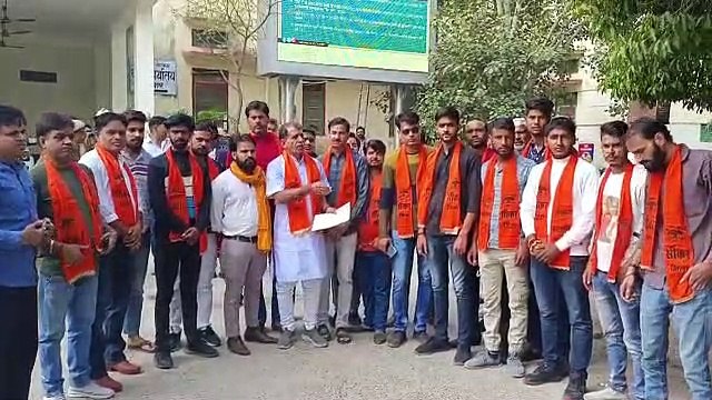 VIDEO: युवक से परेशान छात्रा ने की आत्महत्या, विश्व हिंदू परिषद ने दी आंदोलन की चेतावनी