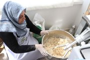 Elazığlı kadınların hummalı hazırlığı ihtiyaç sahiplerine kışlık yiyecek desteği için