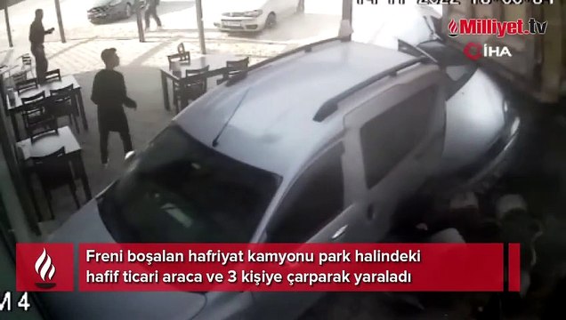 Freni boşalan kamyon, 3 otomobil ile 2 yayaya çarpıp, iş yerine daldı