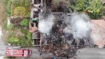 Alev alev yanan ahşap binadaki hasarın boyutu gün ağarınca ortaya çıktı
