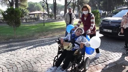 Sağlık ekibi engelli çocuğu lunapark ve hayvanat bahçesine götürdü