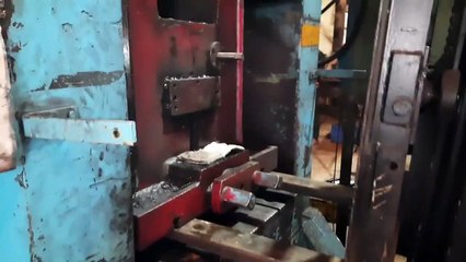 300 ton Power press ball screw plate bolt brocken