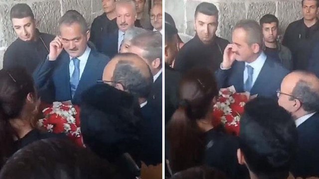 Bakan Mahmut Özer, atama bekleyen öğretmenin uzattığı çiçeği almadı