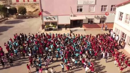 Öğrenciler bu okula geç kalmak istemiyor... İlkokul öğrencilerine okulu sevdiren uygulama