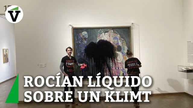Activistas ecologistas rocían con líquido negro un cuadro de Klimt en Viena