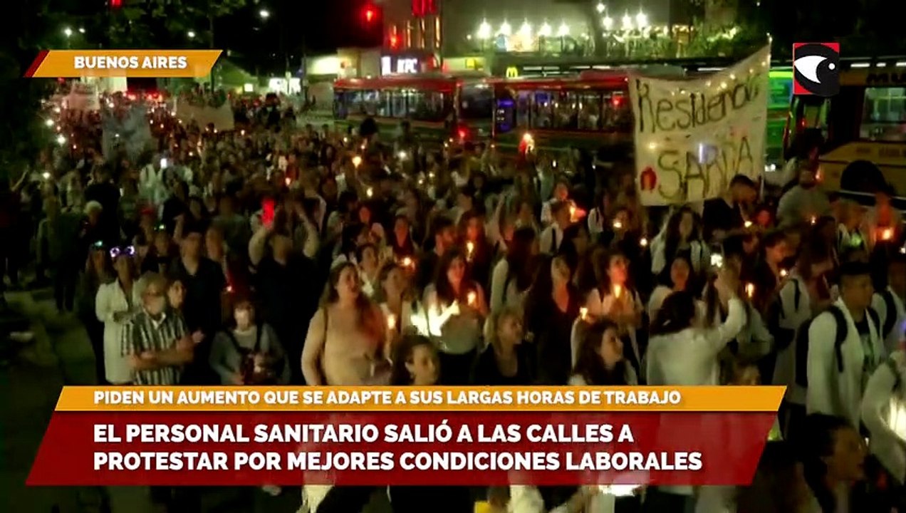 El personal sanitario salió a las calles a prot...