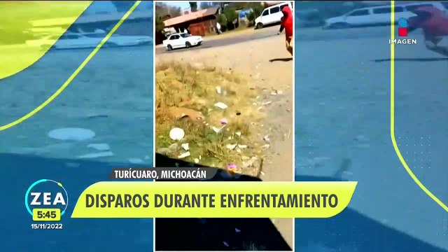 Normalistas y policías protagonizan enfrentamiento en Michoacán