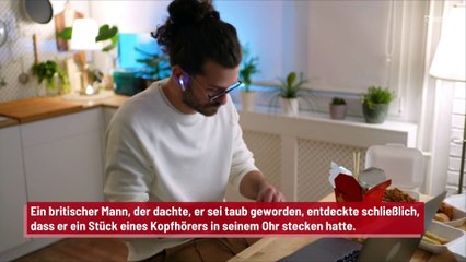 Nicht taub, sondern Stück eines Kopfhörers im Ohr