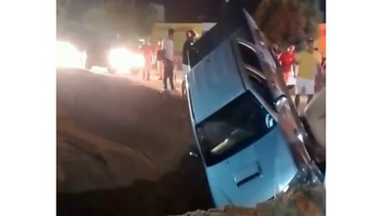 Iguatu: carro cai em buraco de obra na avenida Perimetral