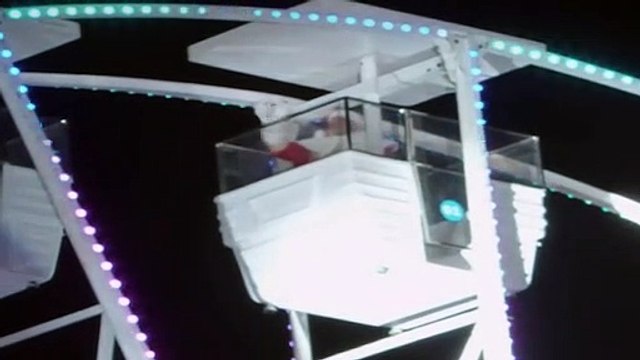 Público supera as expectativas e emoção toma conta na chegada do Papai Noel em Cascavel