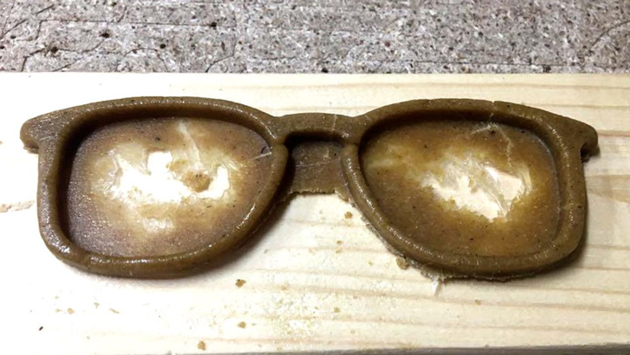 Making eyeglasses from coffee grounds in Ukraine
