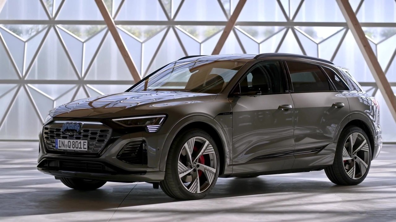 Der neue Audi Q8 e-tron - Überarbeiteter Hinterachsmotor und elektrisches Torque Vectoring für mehr Dynamik