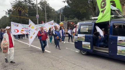 Kolombiya'da Cumhurbaşkanı Gustavo Petro'ya görevdeki 100. gününde destek gösterisi