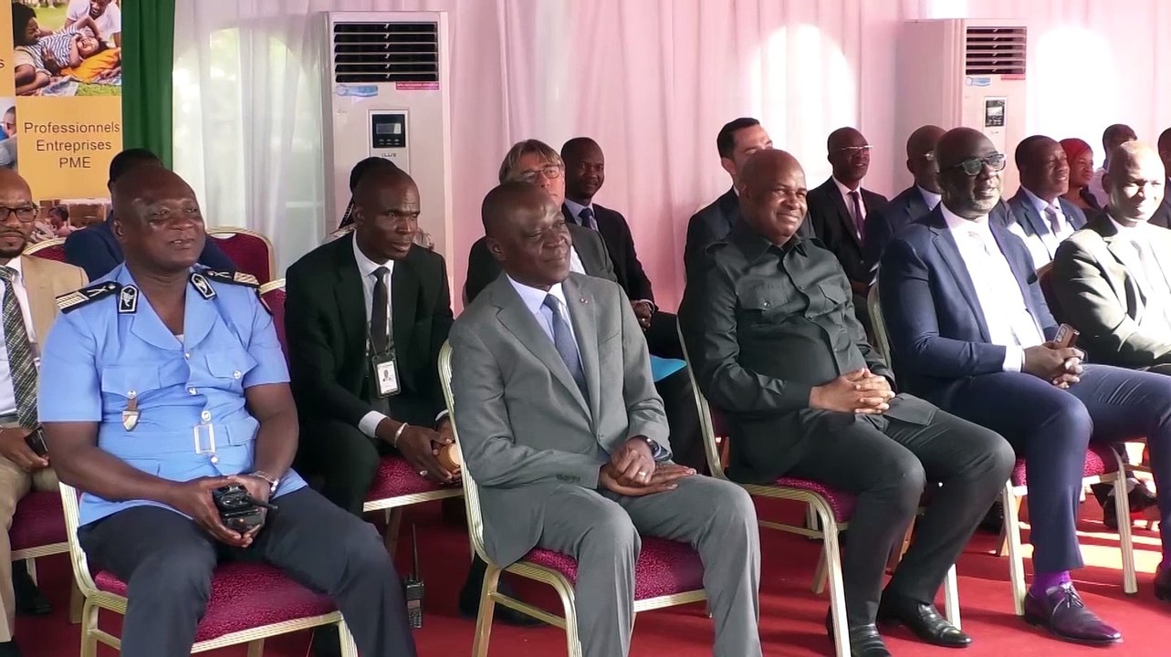 Renouvellement du parc automobile : 50 taxis Ivoire neufs remis à des jeunes ivoiriens