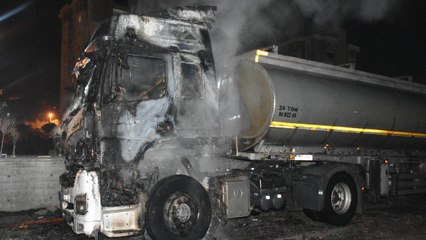 Park halindeki tanker alev alev yandı
