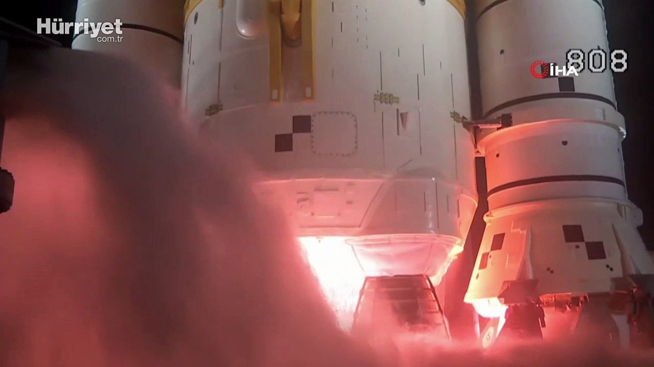 NASA'nın Orion uzay aracını taşıyan Artemis I başarıyla Florida'dan fırlatıldı