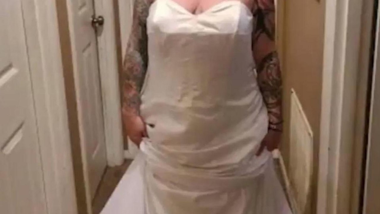 Elle commande une robe de mariée et reçoit une horreur. Regardez la réponse du magasin...