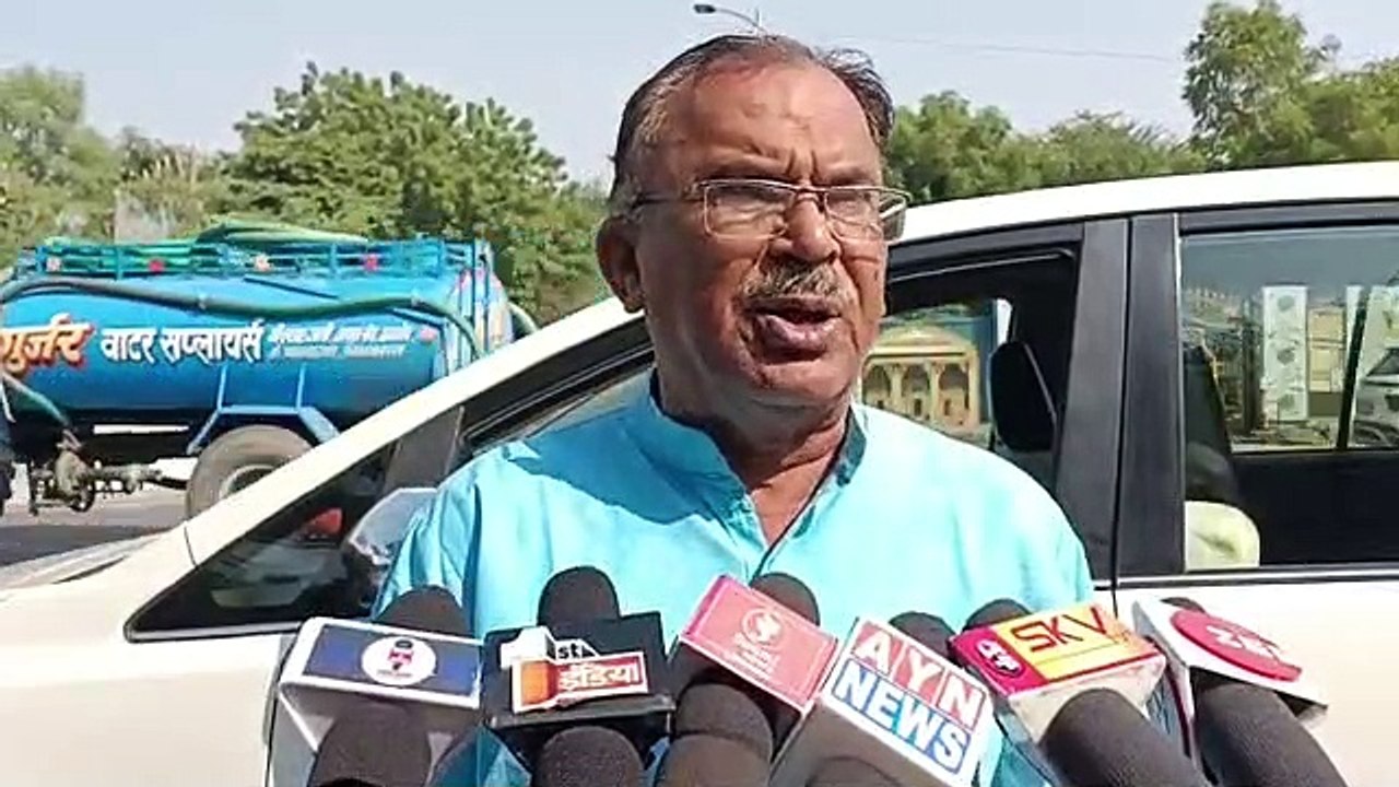 विधायक देवनानी ने दी बहिष्कार की चेतावनी, जनता के बीच कराएं