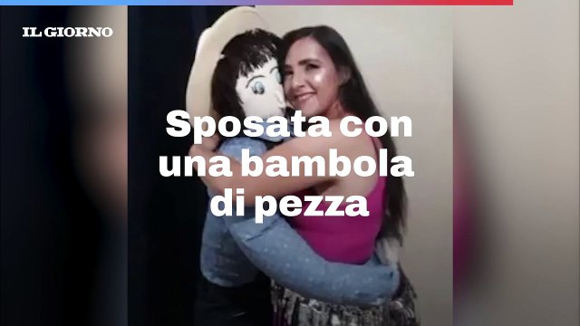 Racconta su TikTok la vita con il bambolotto di pezza: dal matrimonio alla crisi di coppia