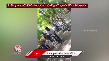 14 Feet Python Caught At Secunderabad Rail Nilayam Colony Park | V6 News