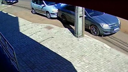 Vídeo mostra carros estacionados sendo atingidos na Avenida Brasil