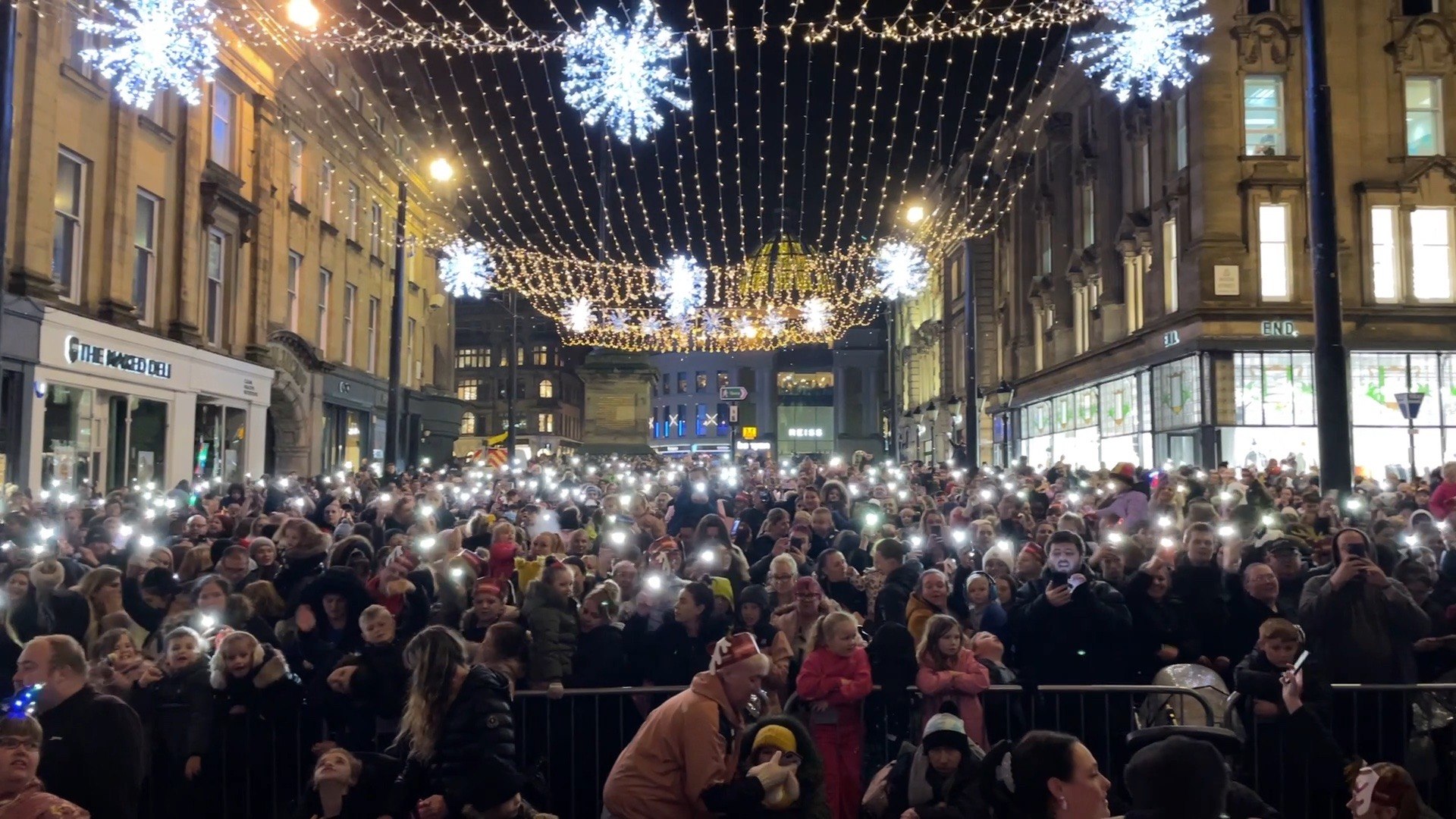 Newcastle's Christmas Light Switch On - video Dailymotion
