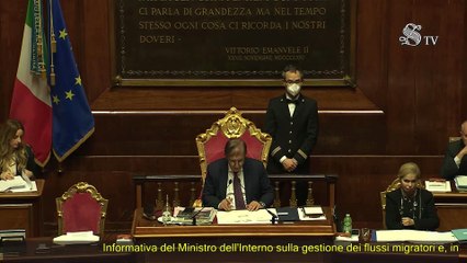 Migranti, Calenda: "Siete partiti con pugno duro e vi ritrovate con pugno di mosche"