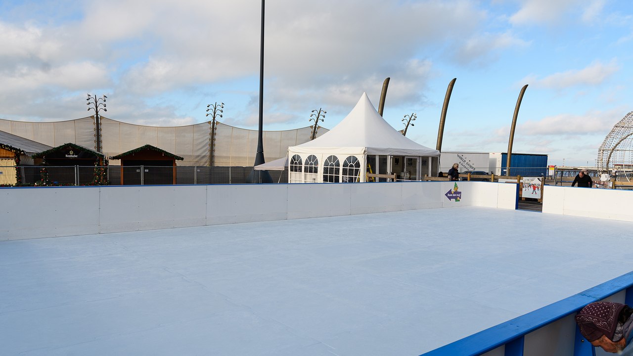 Christmas ice rink being constructed on Blackpool Promenade video Dailymotion