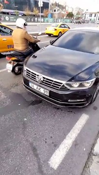 İki kez çakarlı araçla yakalanmıştı: Ters yoldan girdi, gazeteciyi tehdit etti!