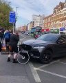 Un automobiliste n'aime pas du tout être bloqué par un cycliste (Angleterre)