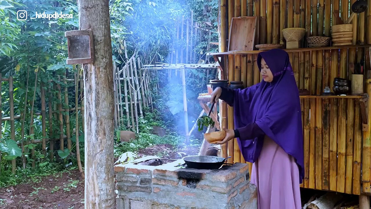 Looking for Genjer in the Rice Fields _ Cooking stir-fried genjer, grilled salted fish, fresh vegetables with chili sauce _ Lives in a Village