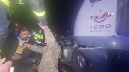 Aydın'da hemzemin geçitte trenin çarptığı cip sürücüsü hayatını kaybetti