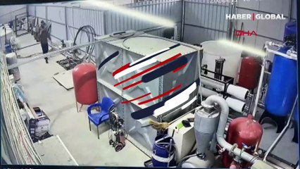 Mersin'de telefonla konuşarak yürüyen adam, bodrum katına düştü!