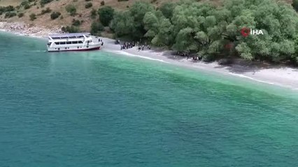 Ünlü sanatçı Metin Şentürk "Van Gölü Canavarı"nı aramaya çıktı