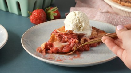 How to Make Rhubarb and Strawberry Pie