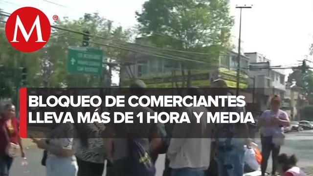 Comerciantes bloquean calles de Azcapotzalco tras prohibición de ventas