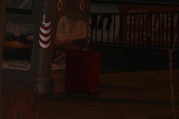 BANKA ÖNÜNE BIRAKILAN ŞÜPHELİ VALİZDEN SU DOLU BİDON ÇIKTI