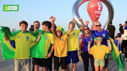 El comité organizador lleva "falsos fans" a Qatar 2022