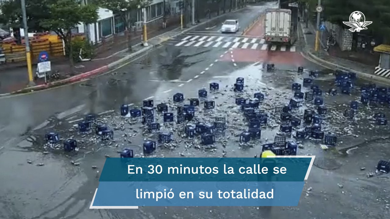 Vuelca camión de cervezas y no creerás la reacción de los ciudadanos