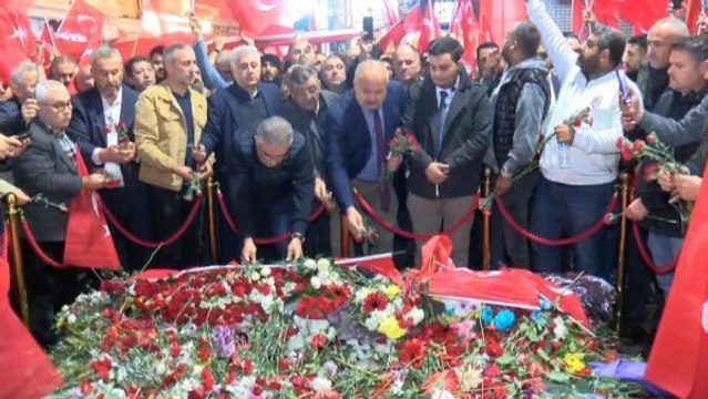 Konvoy oluşturan taksiciler, Taksim'de terörü protesto etti