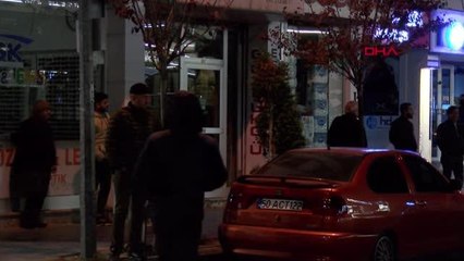 BANKA ÖNÜNE BIRAKILAN ŞÜPHELİ VALİZDEN SU DOLU BİDON ÇIKTI