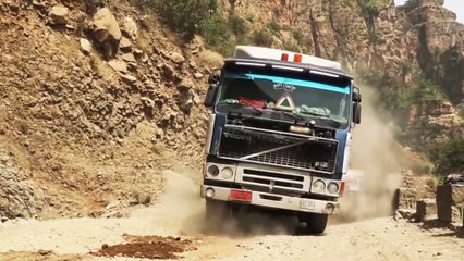 سكان تعز اليمنية يروون معاناتهم جراء إغلاق الطرق الرئيسية