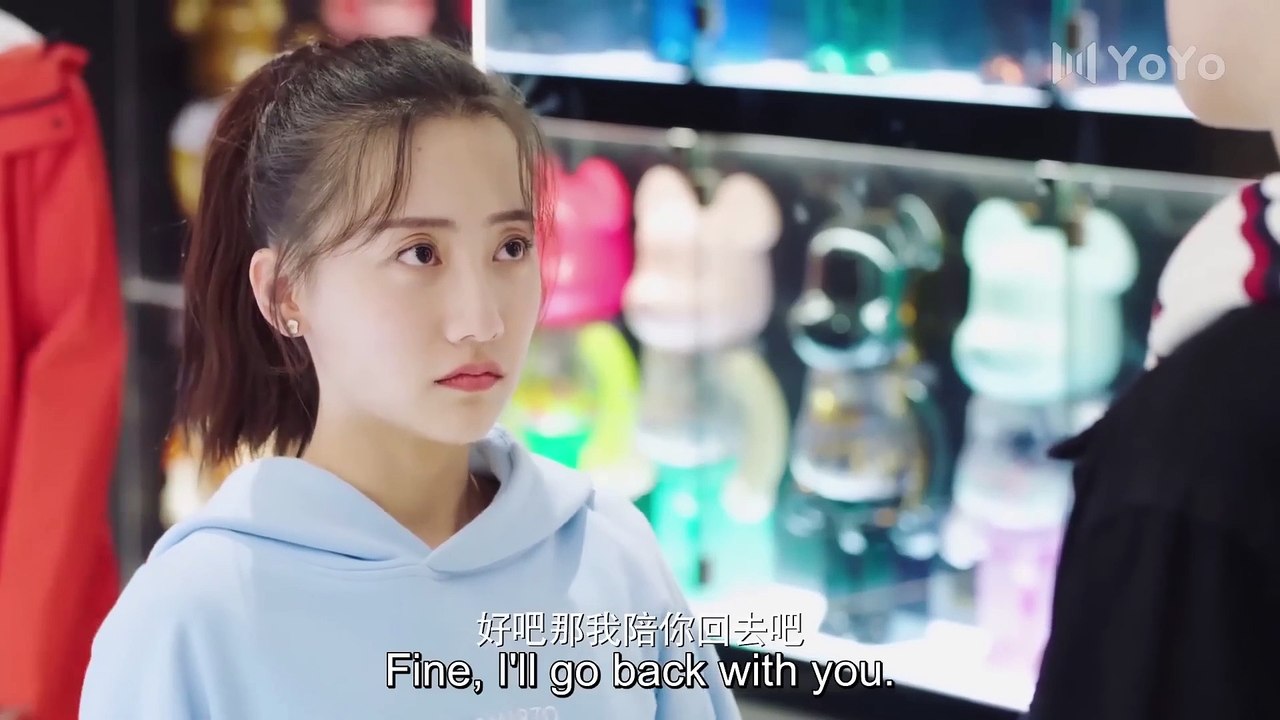 Almost Famous- Love rival sends expensive gift to the girl, the idol is jealous and said 'You can't like him'