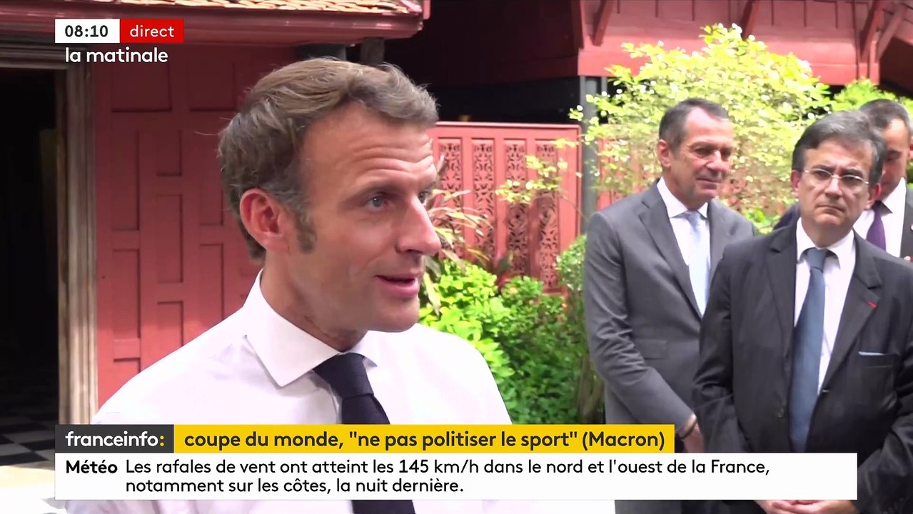 Le président Emmanuel Macron estime qu’il ne faut pas "politiser le sport" alors que le Mondial de foot au Qatar continue de faire débat à quelques jours de son coup d’envoi - Regardez