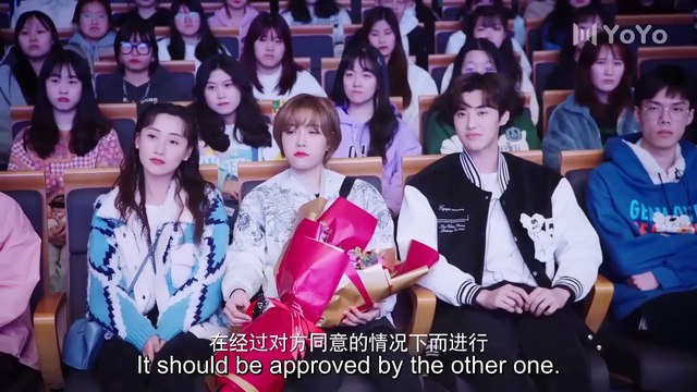 Almost Famous-The idol thought that she was giving flowers to his rival, so he was jealous and questioned her.