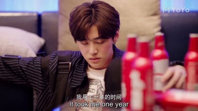 Almost Famous-The super idol was drunk and regarded her as the girl he likes and hugged her to confess.