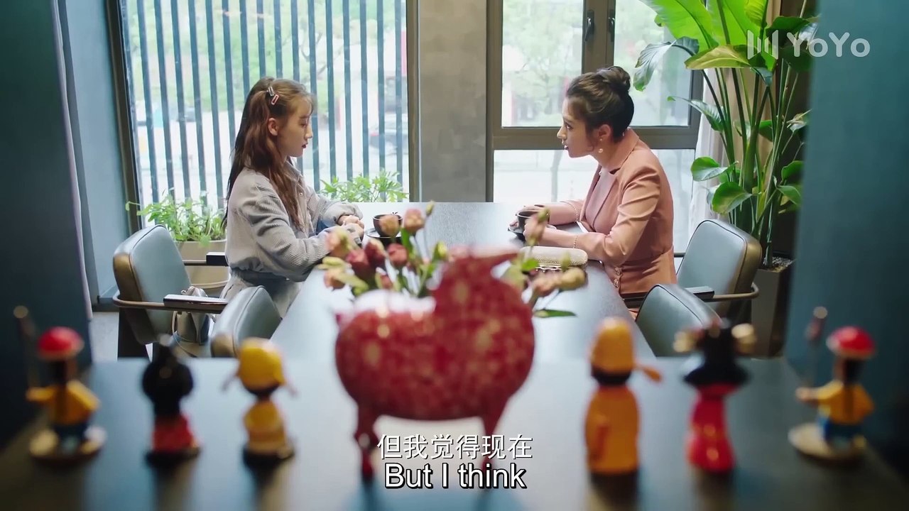 Almost Famous-The superstar owed a huge sum of money. The girl confesses to him and shoulders it together with him